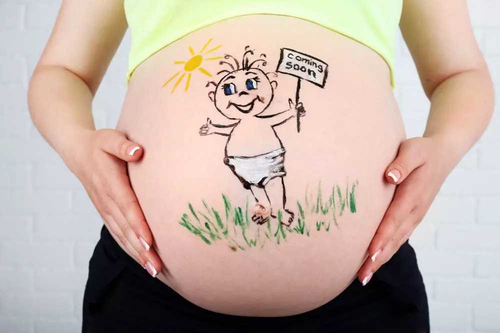 十月怀胎，经历了很多艰辛，许多的孕妈妈都想把自己的怀孕的美好生活记录下来，所以很多孕妇会选择大肚子照，很多影楼有肚皮涂鸦的项目哟。友情提示：涂鸦最好选择在32-36周期间，这时效果最好。其次涂鸦材料一定是要环保无毒的哟。