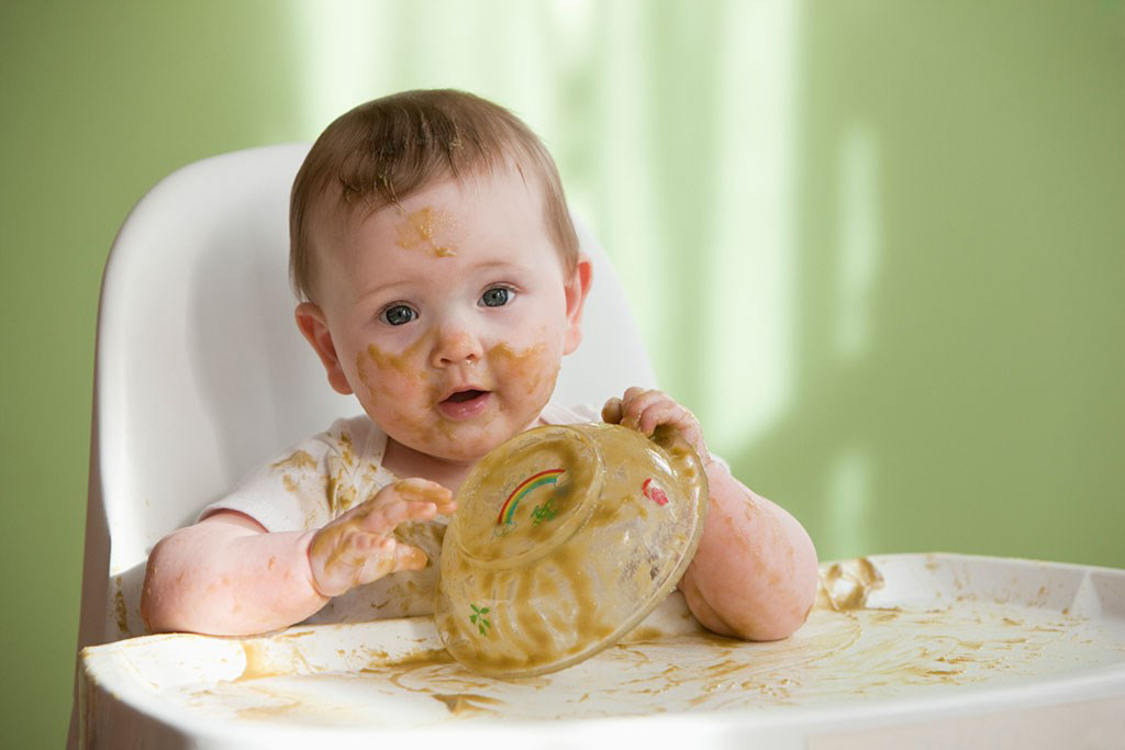 宝宝吃饭图片满身是饭 宝宝吃饭搞笑图片