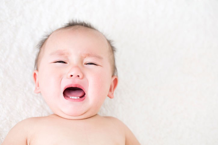 萌萌哒的宝宝哭的样子超级搞笑呢，每个宝宝的哭法还不一样哟，放声大哭的宝宝或是将要哭的宝宝表情也是很独特啊。可爱的萌宝哭的样子简直超级的软萌啊。