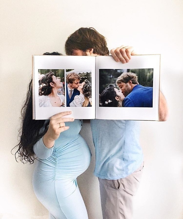 thesematters是一位幸福的母亲，她在怀孕期间与丈夫拍下的这一系列照片记录了一个小生命慢慢生长的过程。