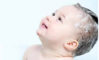 宝宝头部起皮是头皮屑还是别的原因？头部该如何护理？