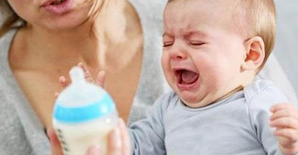一直最爱吃奶的宝宝，最近却不肯张嘴，难道进入“厌奶期”了吗