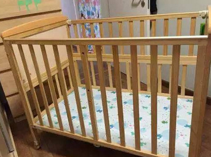 宝宝的婴儿床并非那么好选