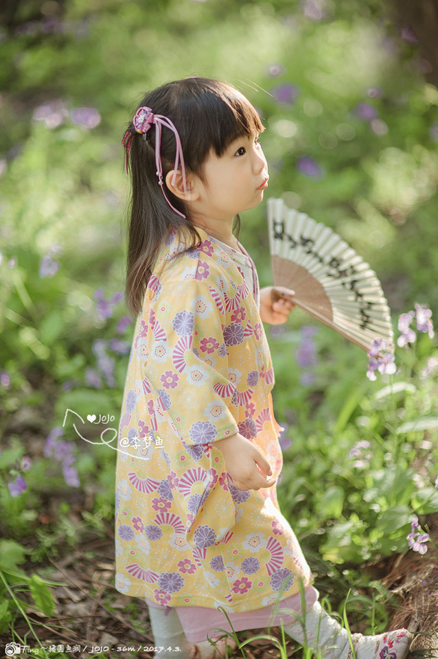 日系和服小萝莉漫步花丛中