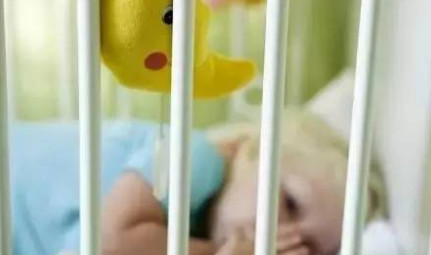 婴儿床里你需要注意的七大安全隐患！