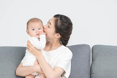 生完孩子胸部下垂怎么办?抹一抹，曼妙胸姿完美呈现