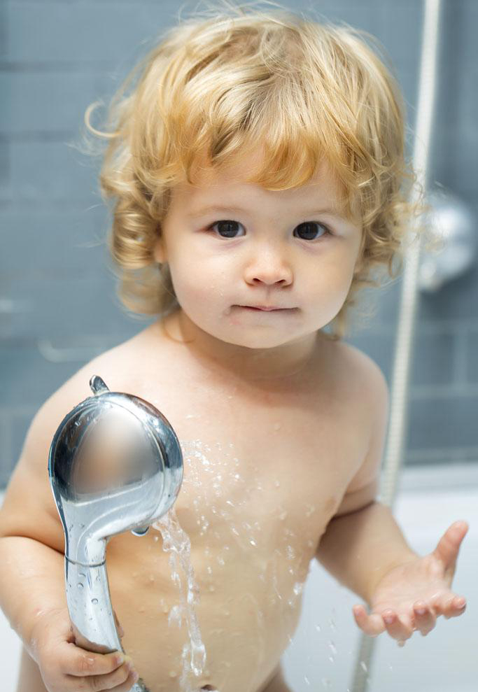 外国金发宝宝洗澡可爱图片