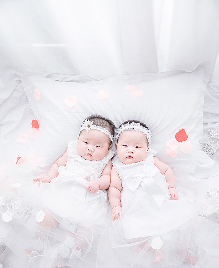 双胞胎女宝宝图片