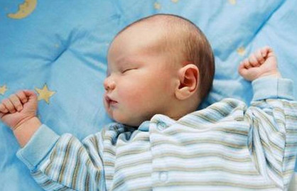 宝宝睡觉多汗正常吗？怎样护理？