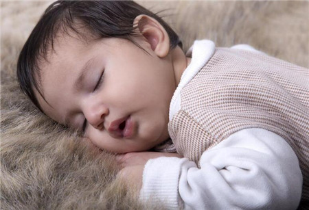 中国可爱女宝宝睡觉图片