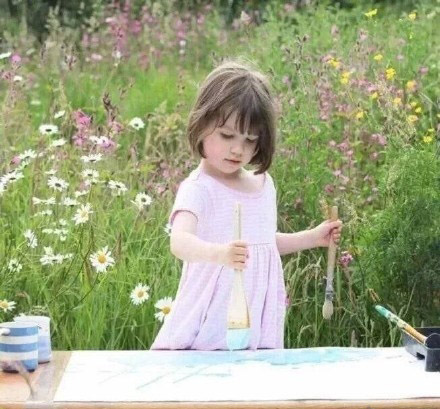 英国3岁自闭症小女孩画作惊艳艺术圈
