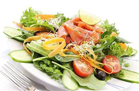 减肥蔬菜沙拉的多种做法 8款减肥沙拉让你轻松瘦