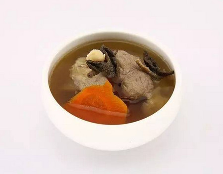 教你一道月子餐「萝卜干贝猪蹄汤」
