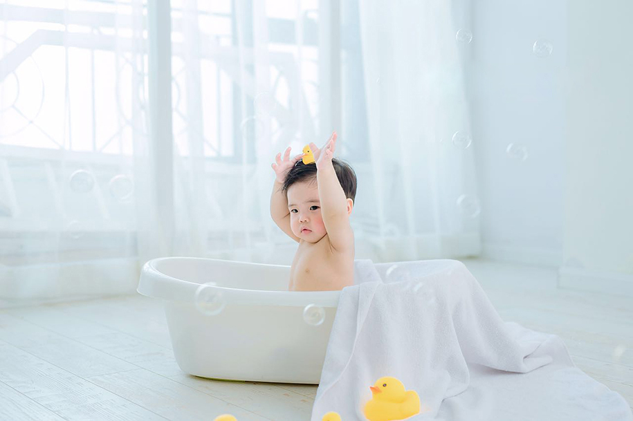 小宝宝浴缸可爱写真图片