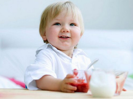 如何提高宝宝免疫力？是选择益生菌还是乳铁蛋白？
