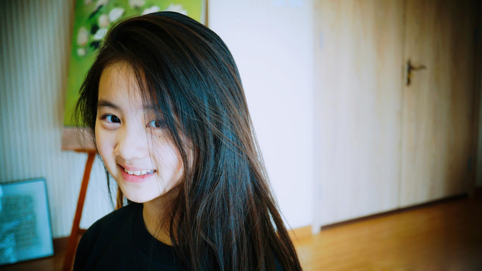 黄磊女儿多多长发及腰 越长越美了