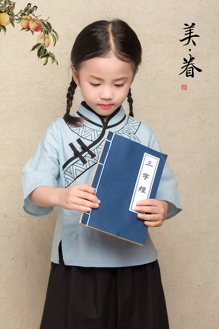 小女孩中国风工笔画写真小女孩中国风工笔画写真