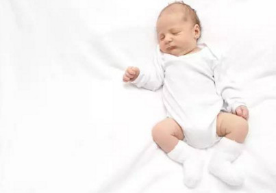 床太软影响宝宝脊柱发育？宝宝床该怎么选？