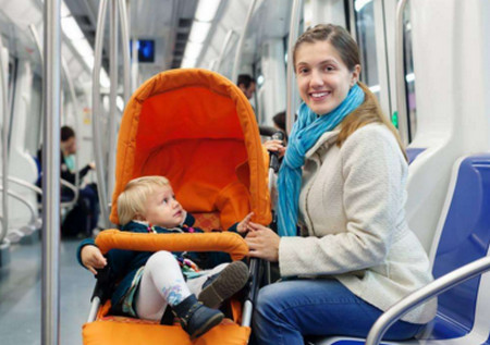 地铁员工一小时内连“捡”3个娃！带宝宝坐地铁必读的安全手册