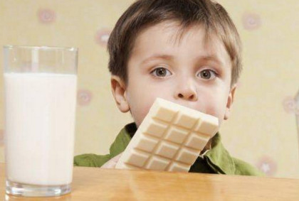 营养专家说了，这3种牛奶少给孩子喝！