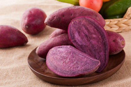紫薯的营养价值与蓝莓媲美，而且价格便宜，宝宝吃了吗？