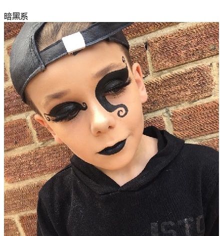 10岁男孩会各种化妆技术走红网络