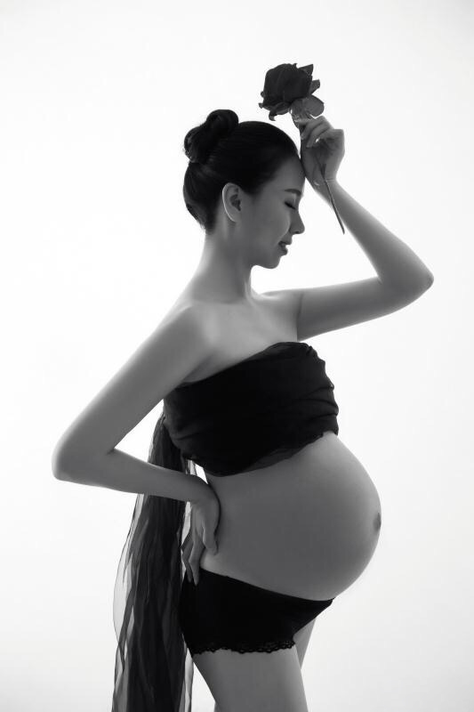 2017孕妇黑白孕照写真