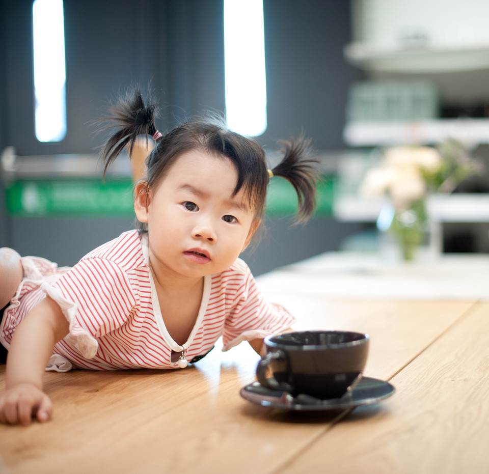 两只辫子可爱小女孩图片