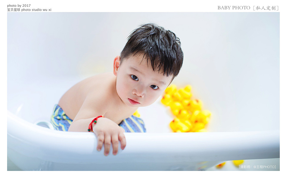 小男孩浴缸可爱清新写真