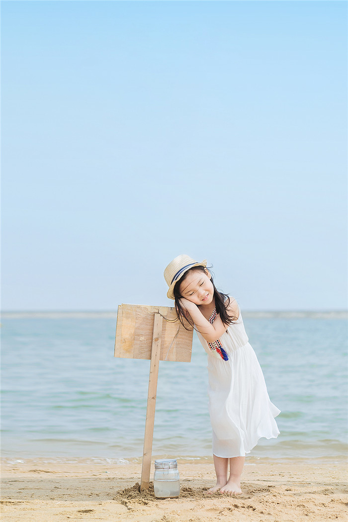 小女孩海边清新可爱写真