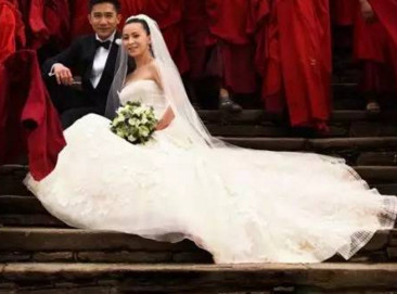 梁朝伟：爱情抛向张曼玉，婚姻留给刘嘉玲