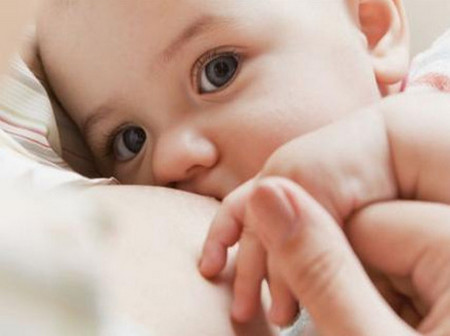 哺乳期的妈妈如何调理饮食来提高奶的质量？