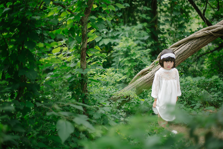 小女孩森林写真图片