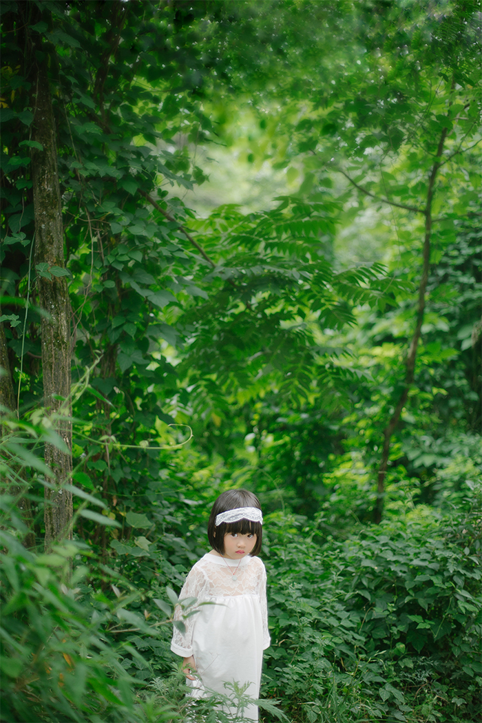 小女孩森林写真图片