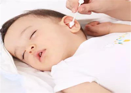 宝宝需要掏耳朵吗 90%的父母都不懂如何护理宝宝的小耳朵