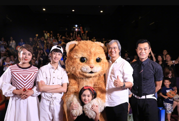 刘楚恬参加电影首映礼 吃可爱长大的小萌娃