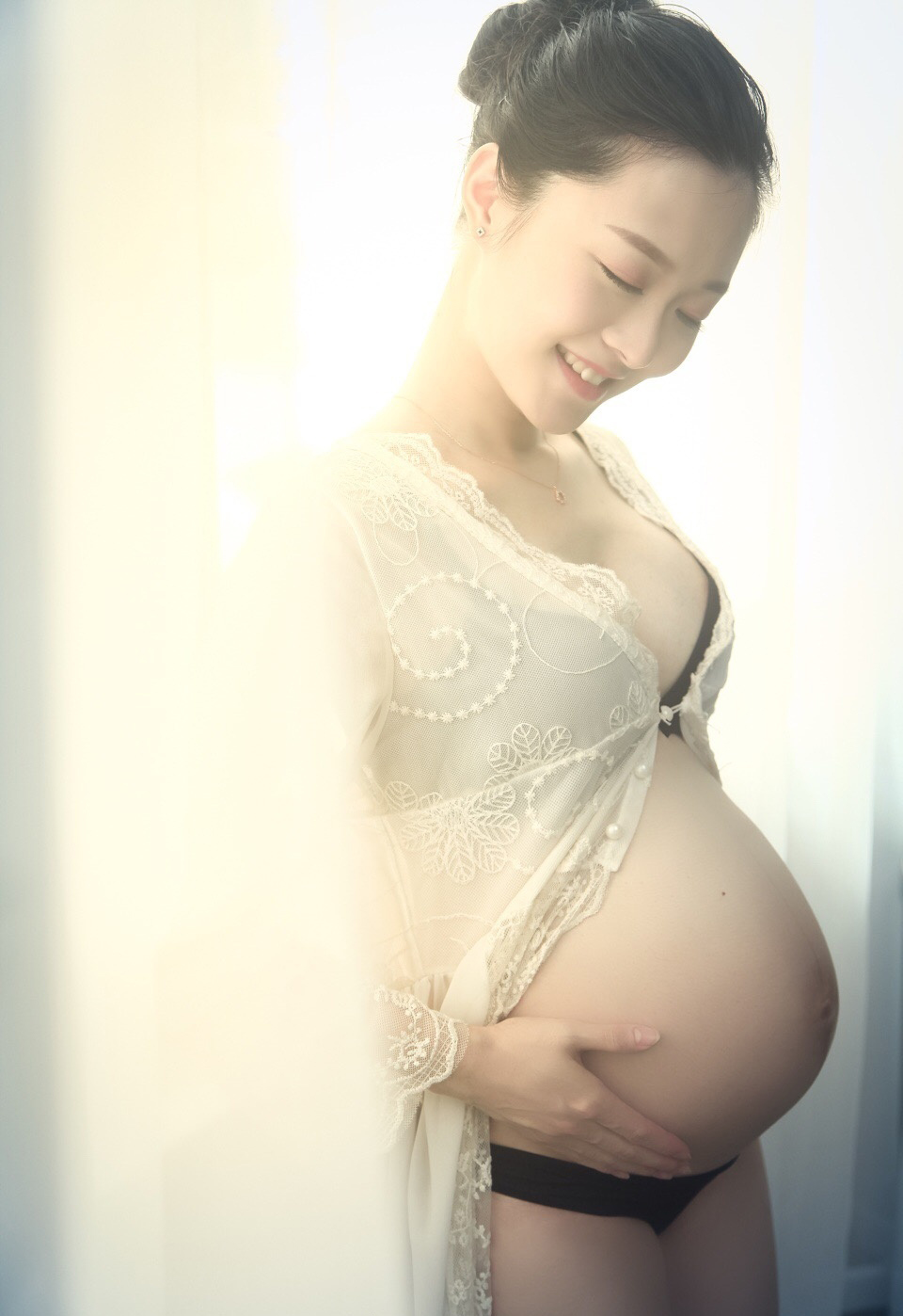 美丽的孕妈妈37周孕照写真