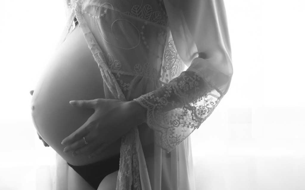 美丽的孕妈妈37周孕照写真