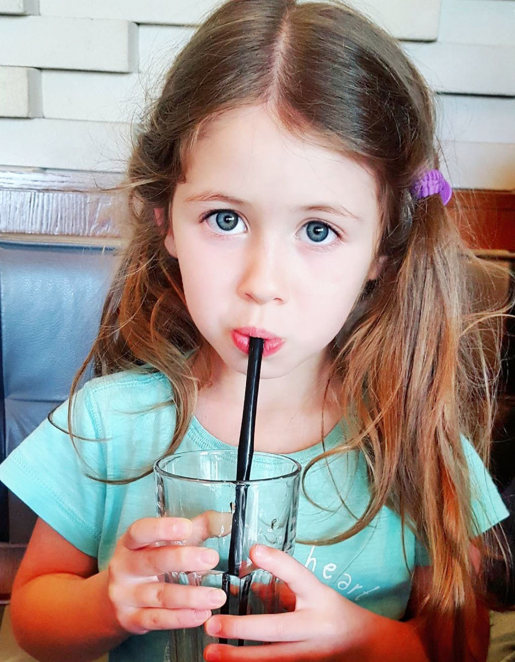 以色列5岁小演员小模特Emilia 仿佛看到了小仙女