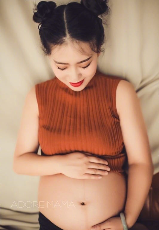 孕妇大肚子孕照写真图片