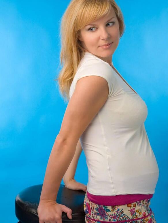 孕妇大肚子孕照写真图片