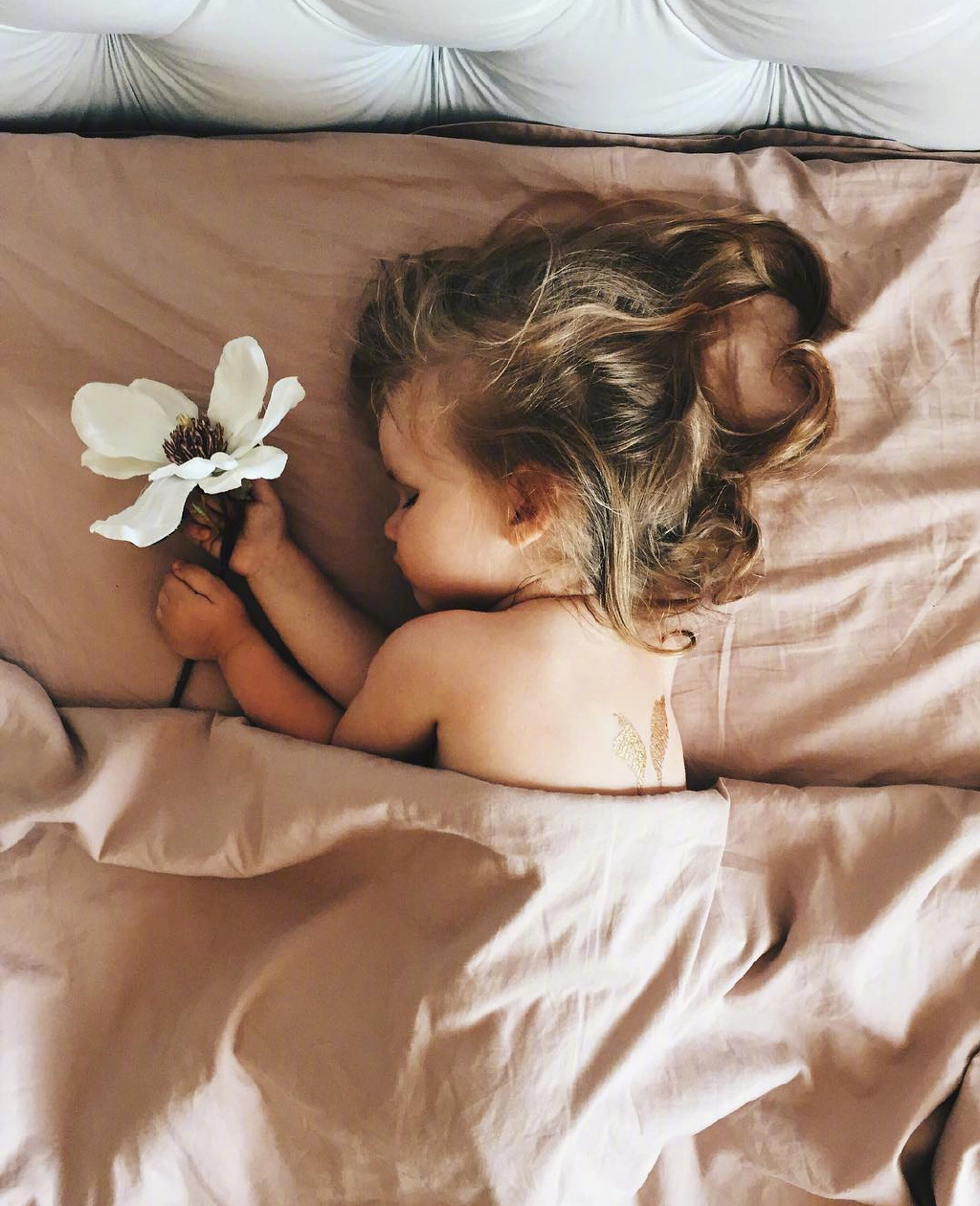 小女孩睡觉图片小女孩睡觉图片
