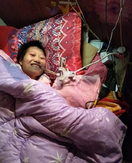 安徽砀山身患重症女孩成电商 成躺在床上的“CEO”