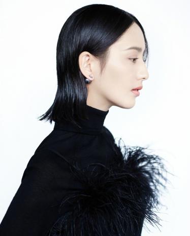 辣妈佟丽娅时尚杂志写真 短发率性迷人