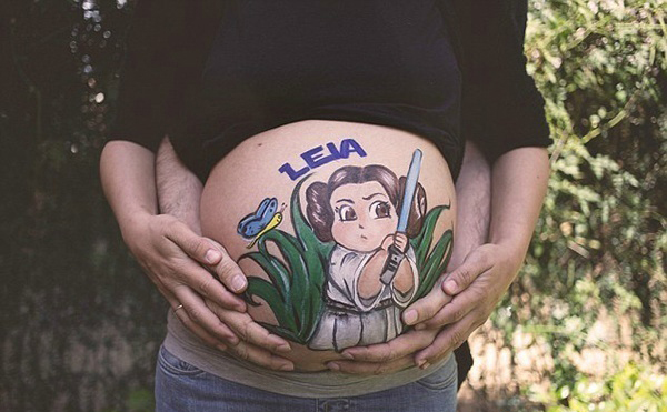 国外孕妈妈创意涂鸦孕照图片