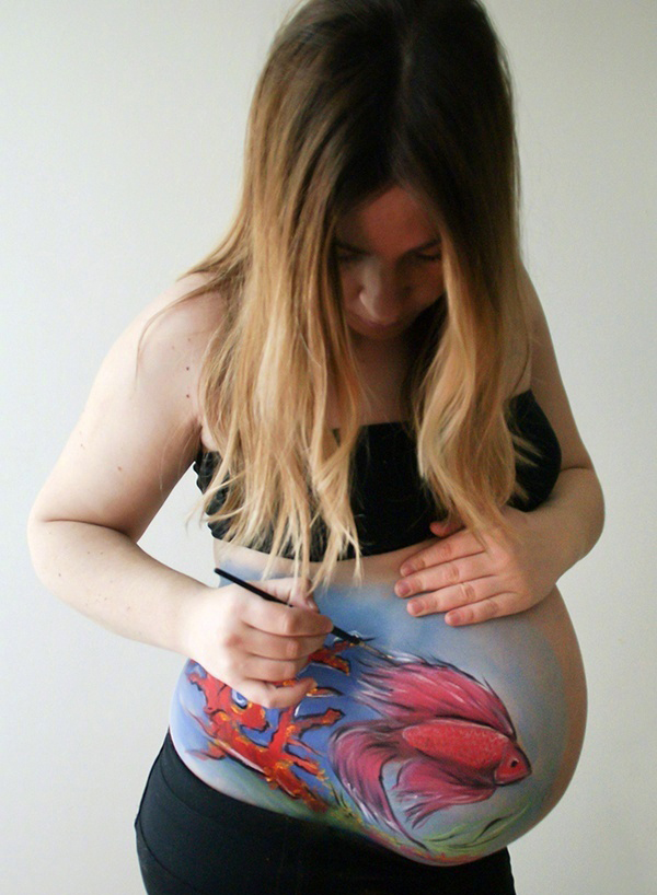 國外孕媽媽創意涂鴉孕照圖片