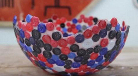 用气球和纽扣手工制作创意家居收纳盘、果盘的做法图解