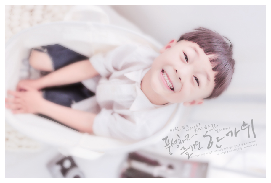 小男孩韩系风格写真图片