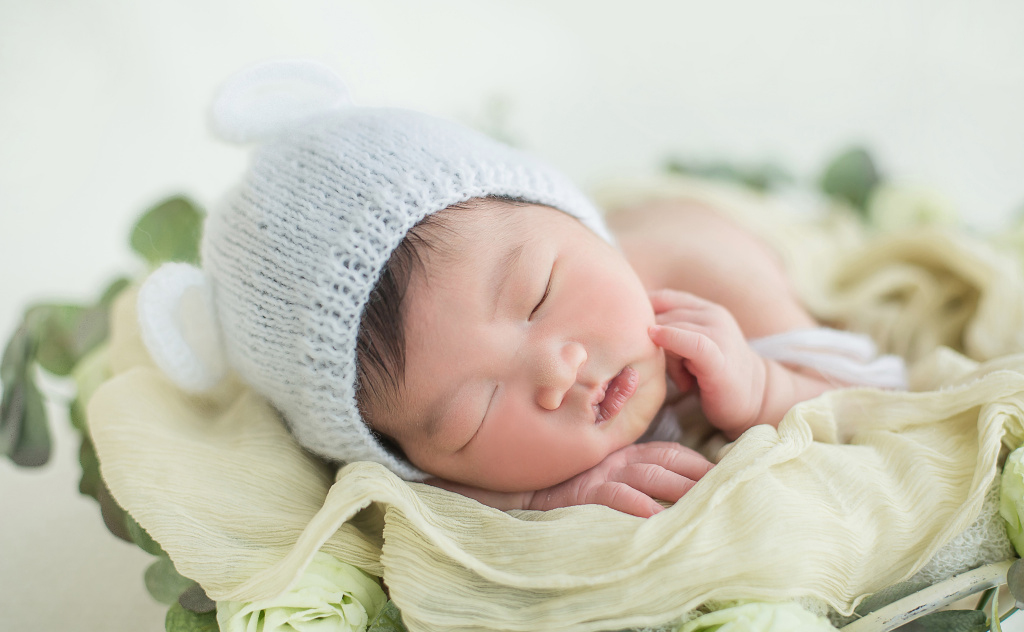 新生儿可爱睡姿写真图片