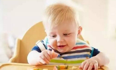 让宝宝胃口大开又能锻炼动手能力，只需要在辅食中加入这样食物！